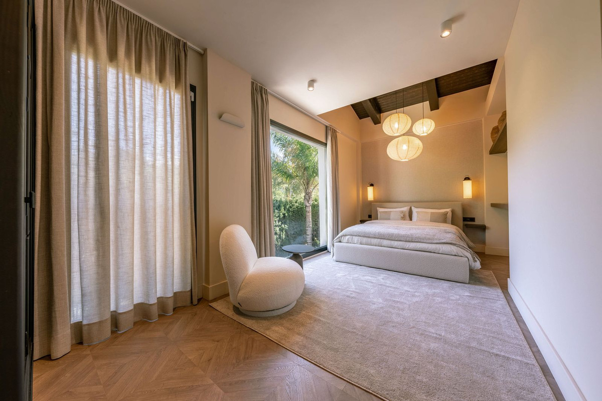 5 Bedroom Villa in Marbella - Photo 36