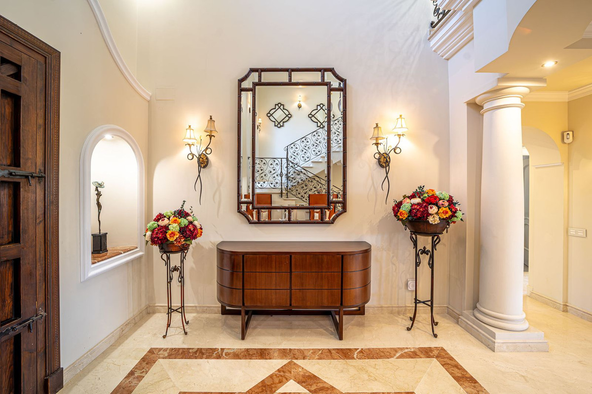 4 Bedroom Villa in Estepona - Photo 4