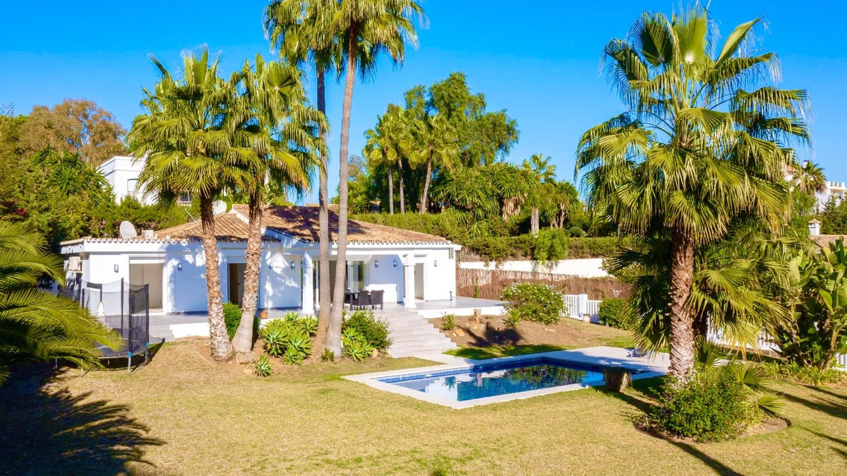 4 Bedroom Villa in Estepona - Photo 16