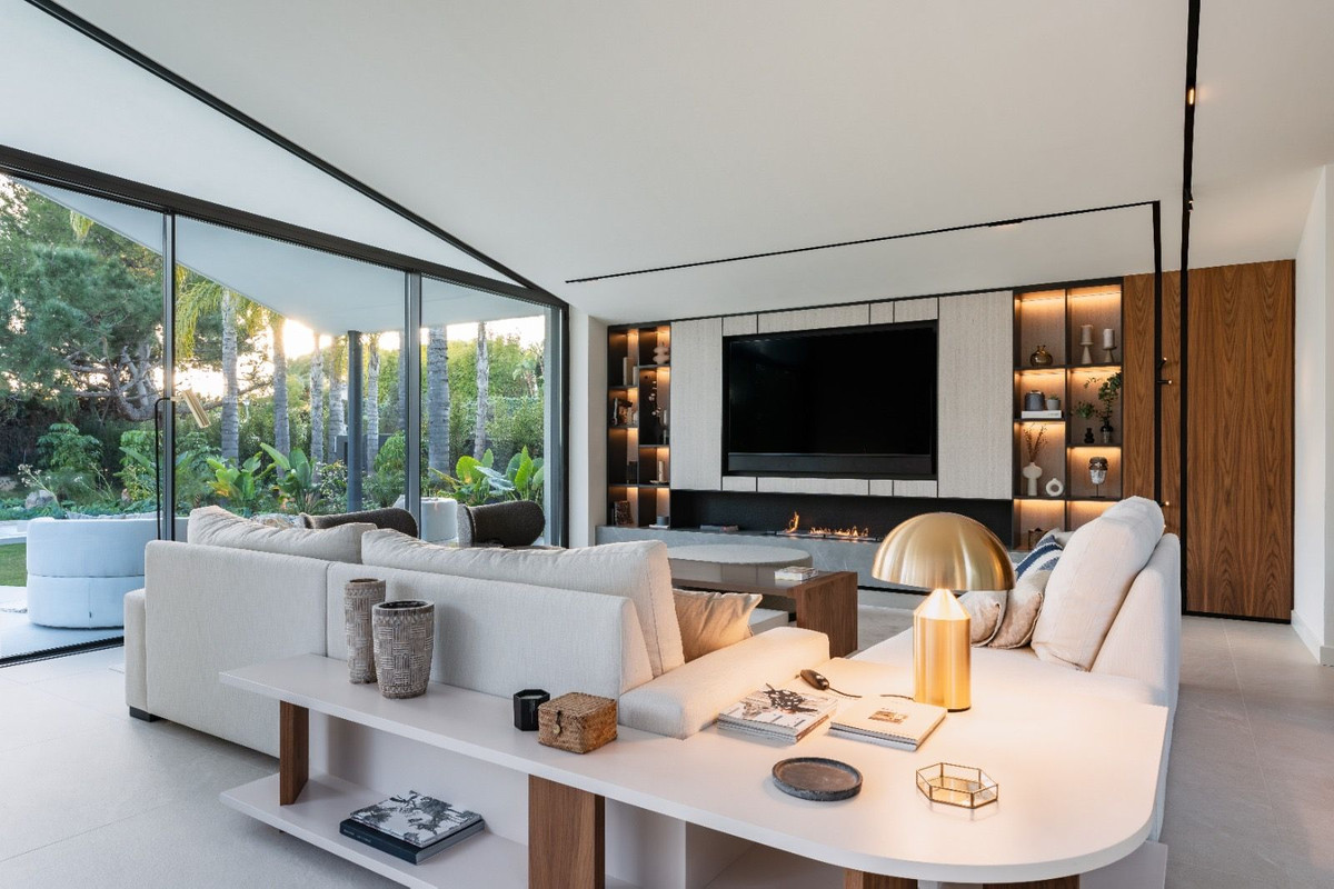 5 Bedroom Villa in Marbella - Photo 4