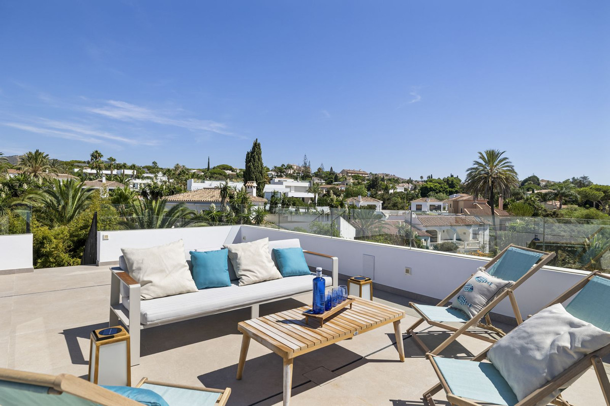 5 Bedroom Villa in Marbella - Photo 45