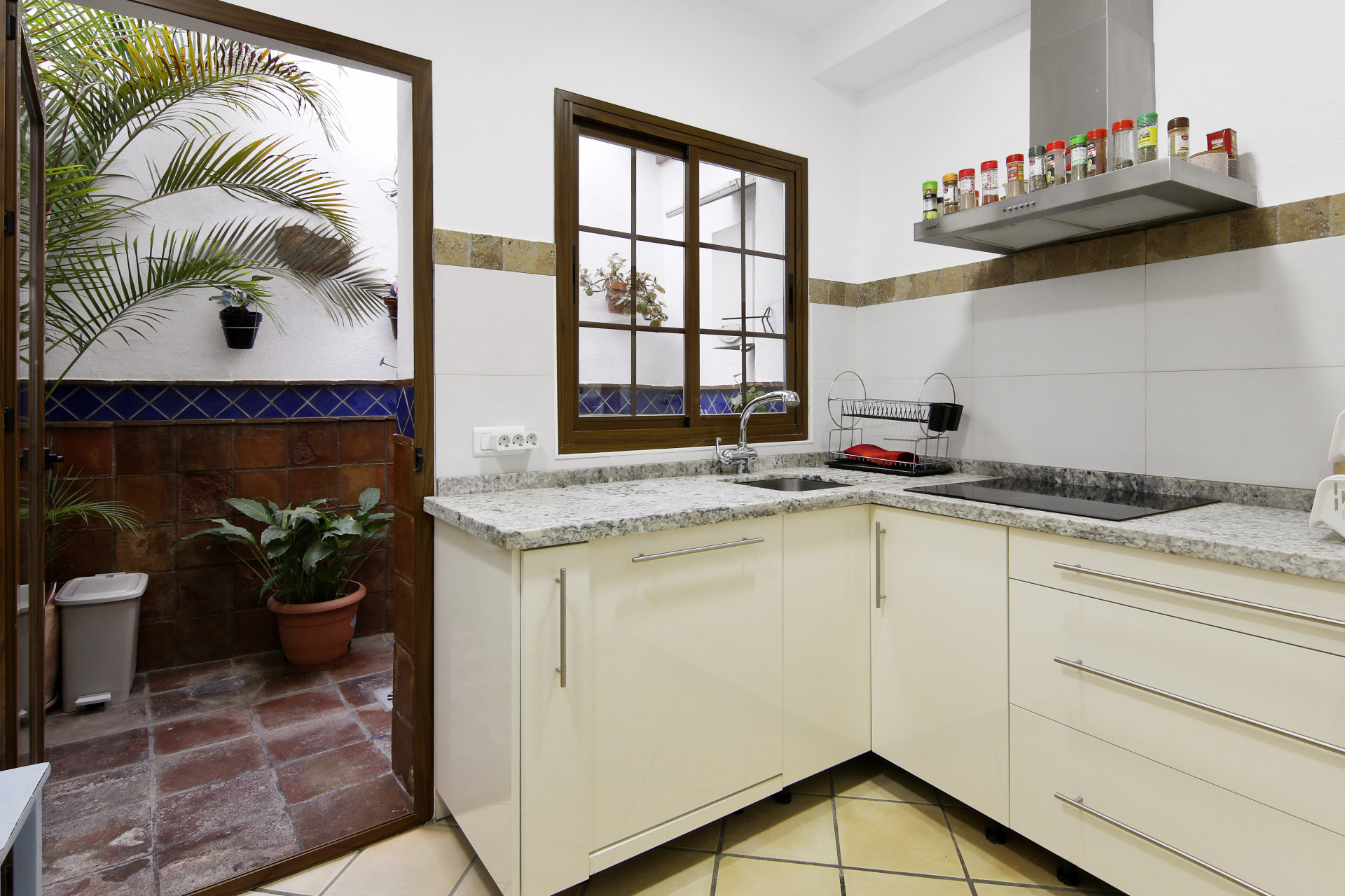 2 Bedroom Townhouse in Estepona - Photo 7