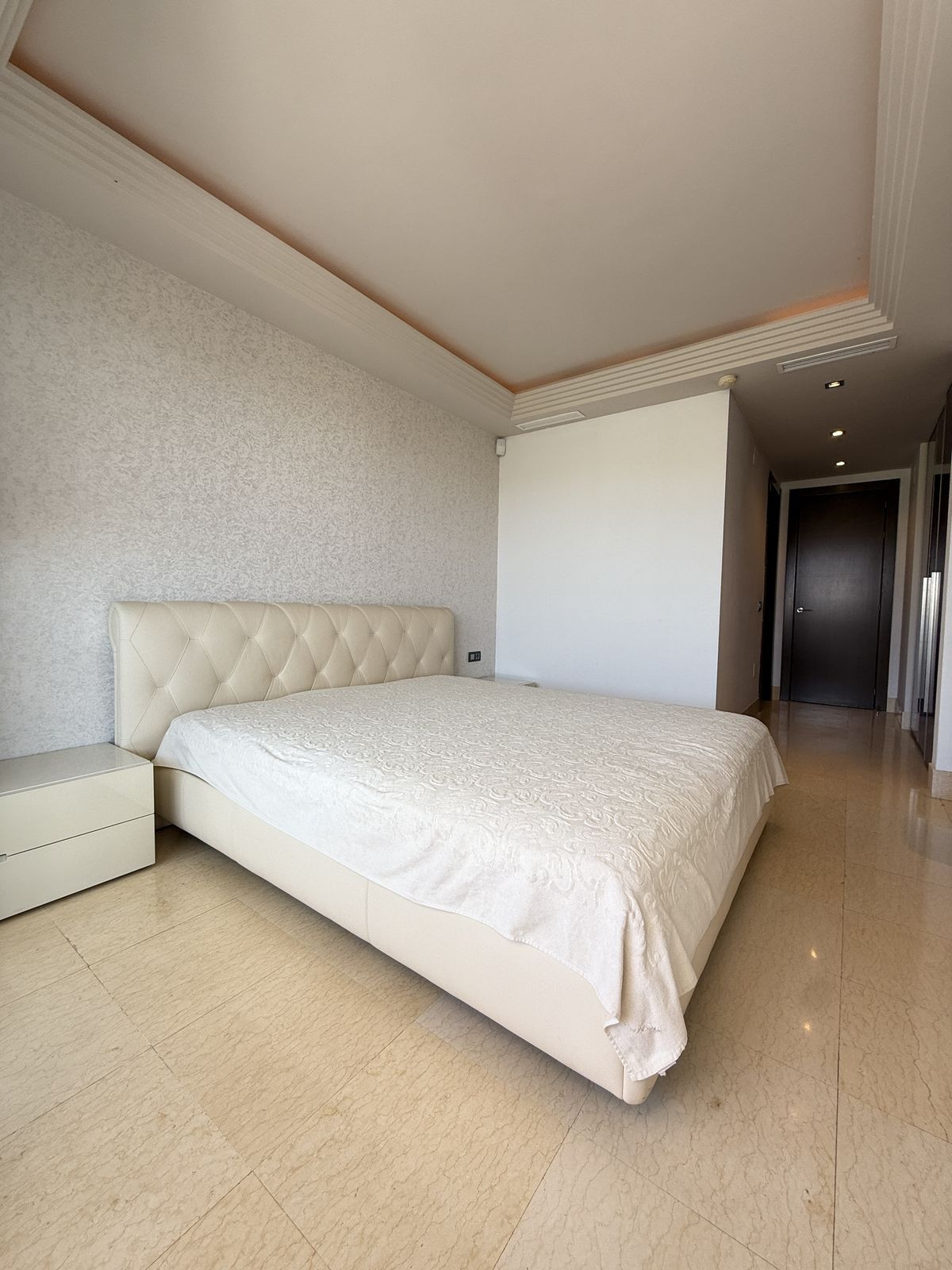 3 Bedroom Apartment in Benahavís - Photo 23