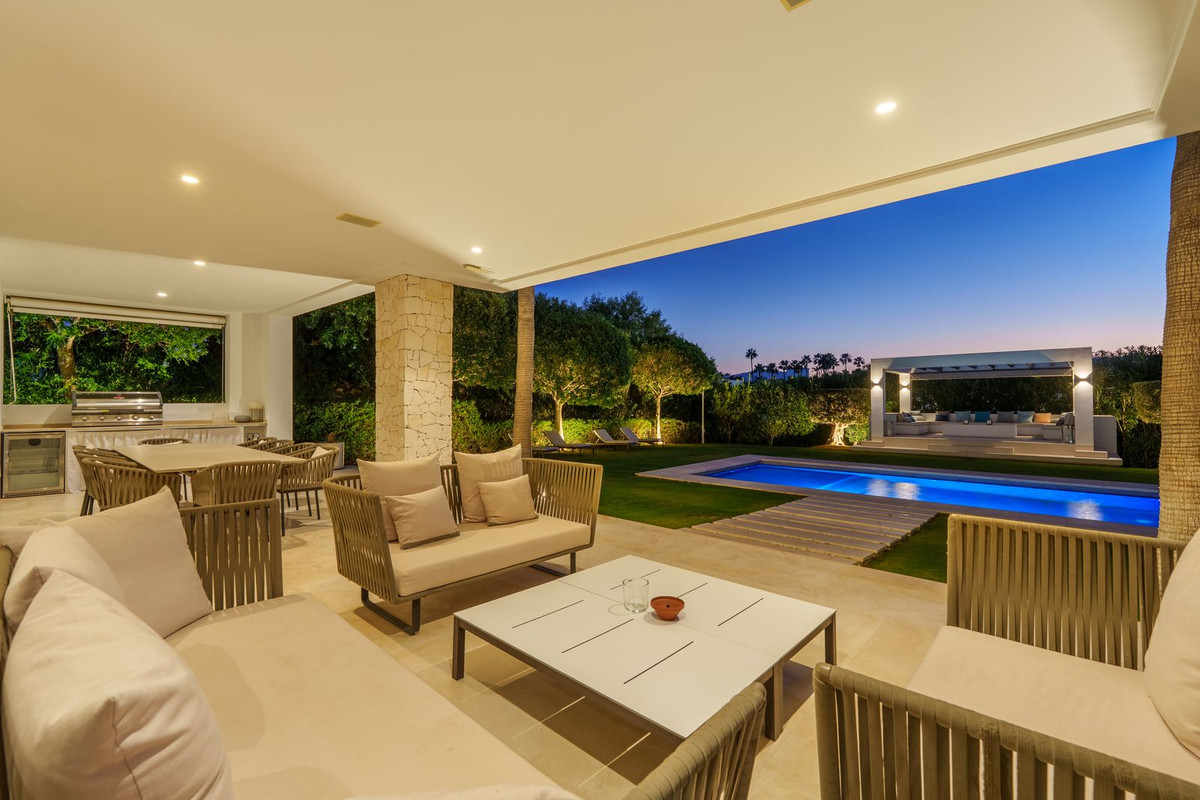 6 Bedroom Villa in Marbella - Photo 42