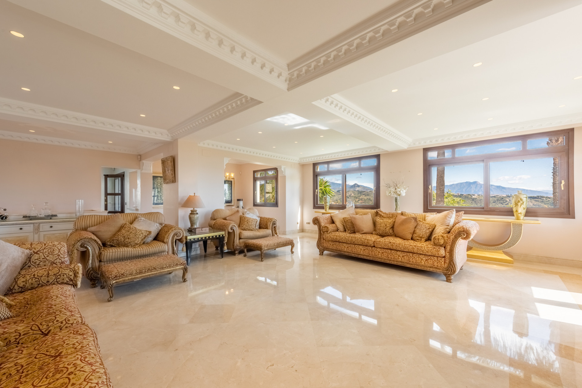 6 Bedroom Villa in Estepona - Фото 7