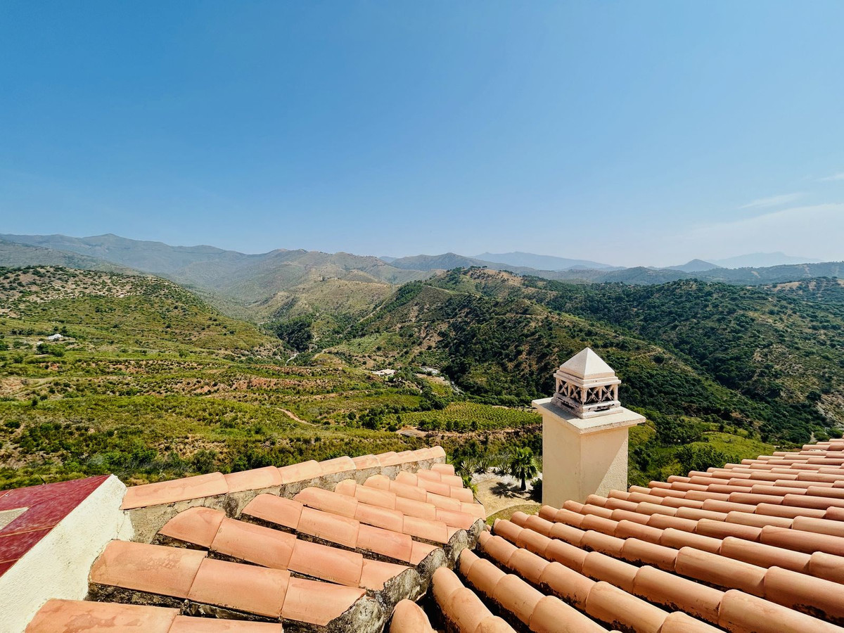 7 Bedroom Villa in Estepona - Photo 35