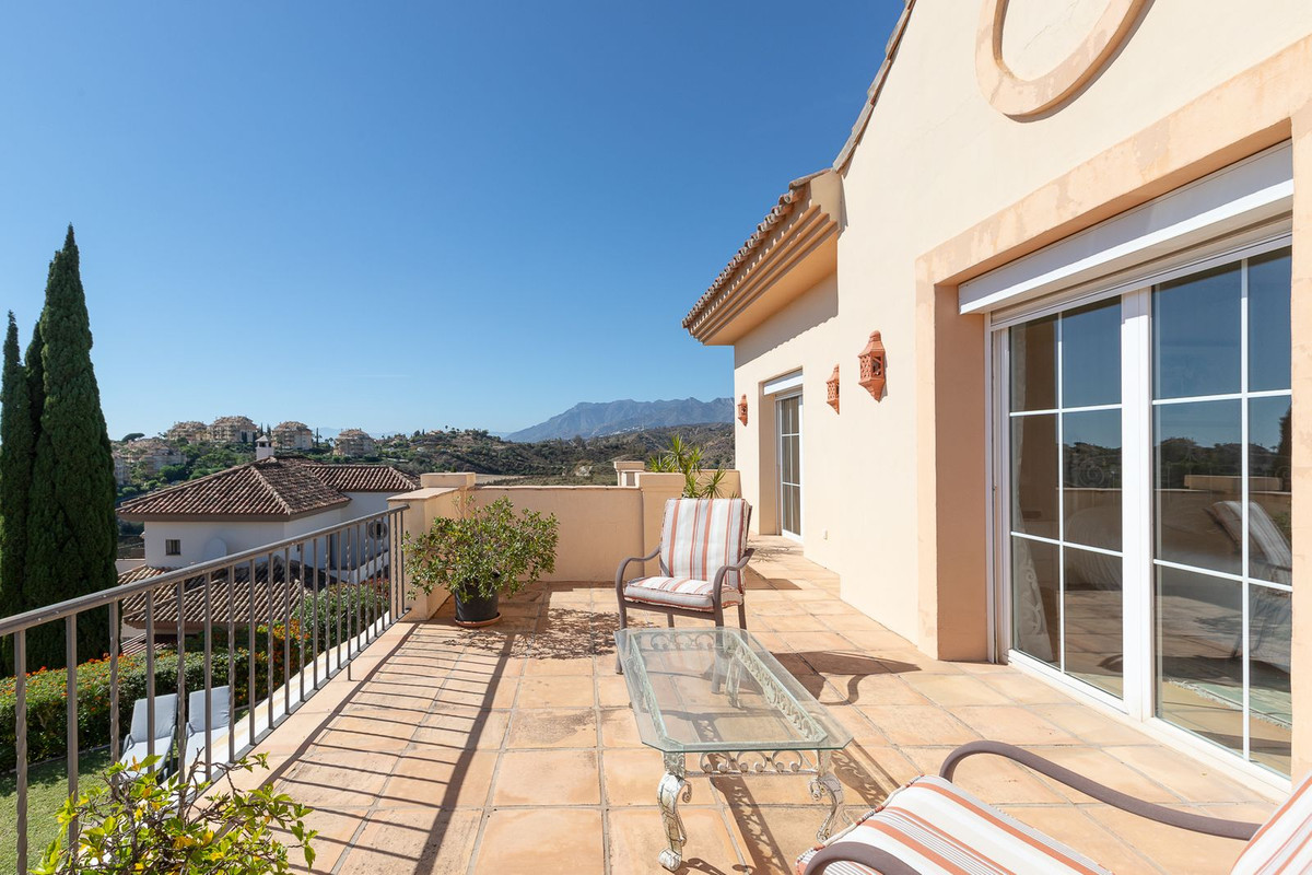 5 Bedroom Villa in Marbella - Photo 35