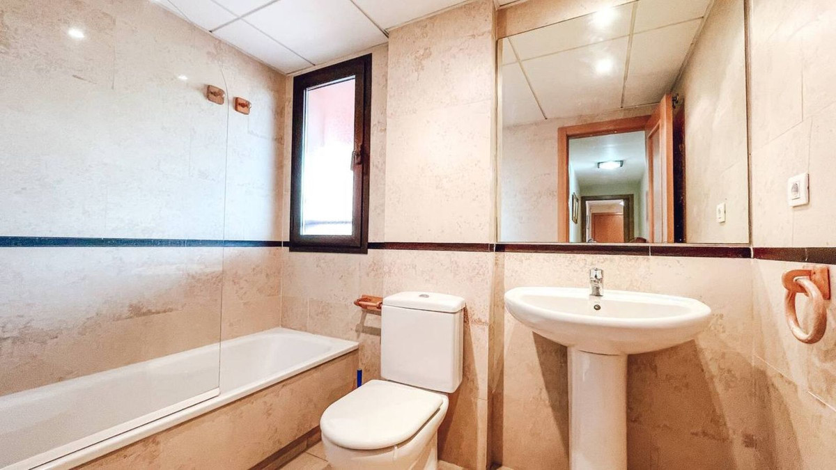3 Bedroom Apartment in Estepona - Photo 13