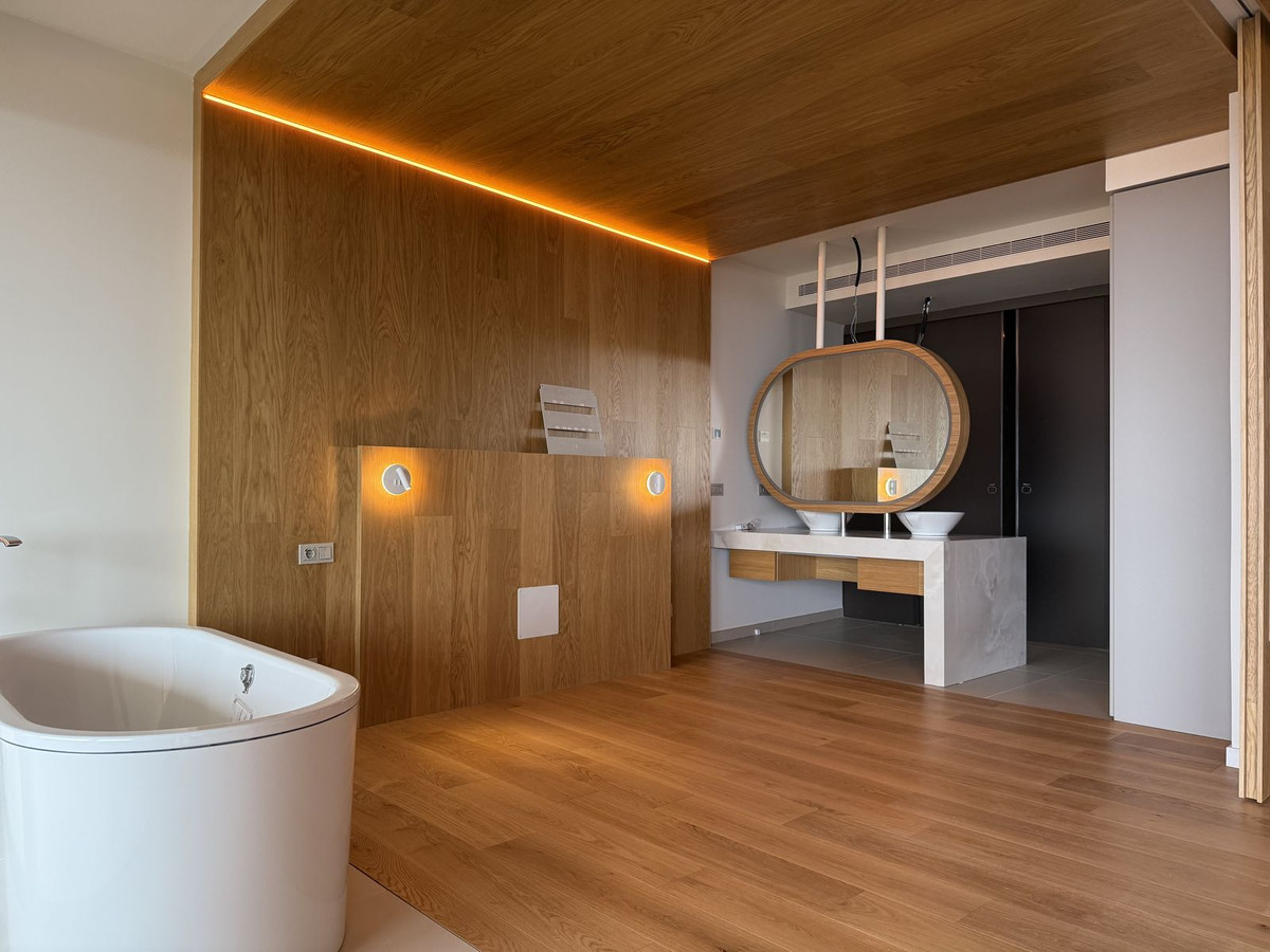 3 Bedroom Apartment in Benalmádena - Photo 10