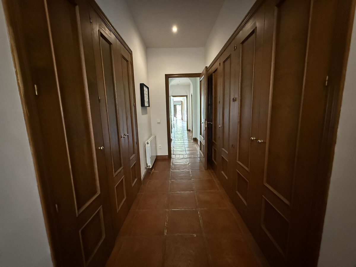 5 Bedroom Villa in Sotogrande - Photo 22