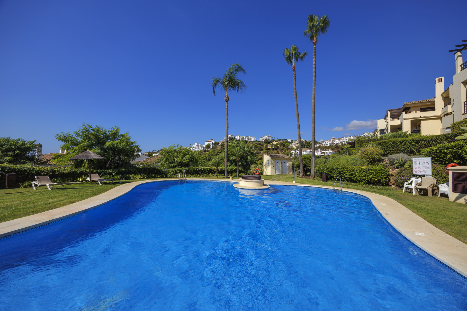 3 Bedroom Penthouse in Benahavís - Photo 23