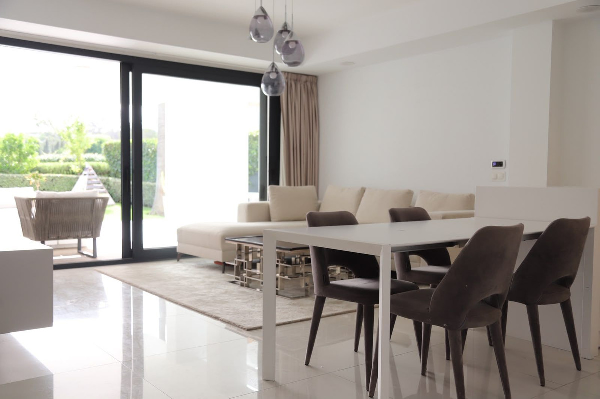 3 Bedroom Apartment in Estepona - Photo 15