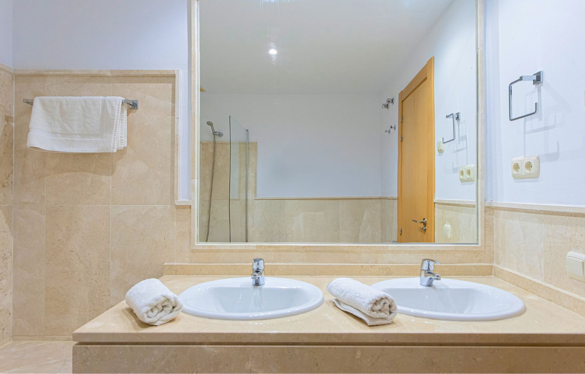 2 Bedroom Apartment in Casares - Photo 24
