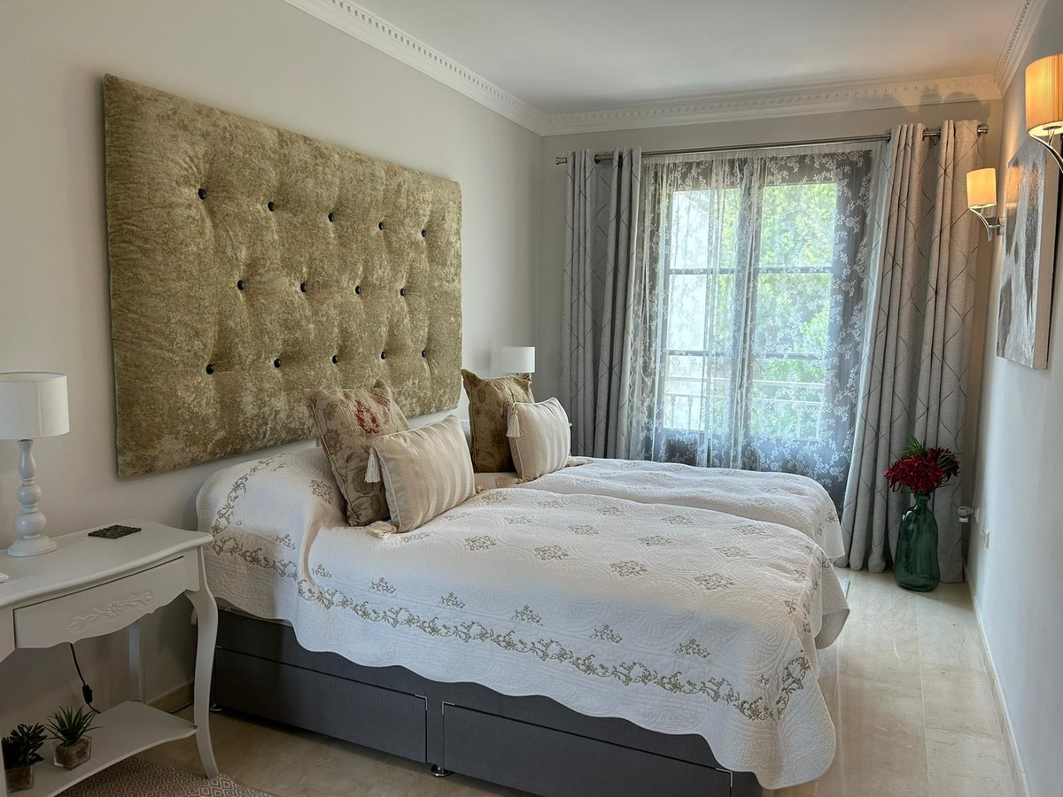 4 Bedroom Villa in Estepona - Photo 23