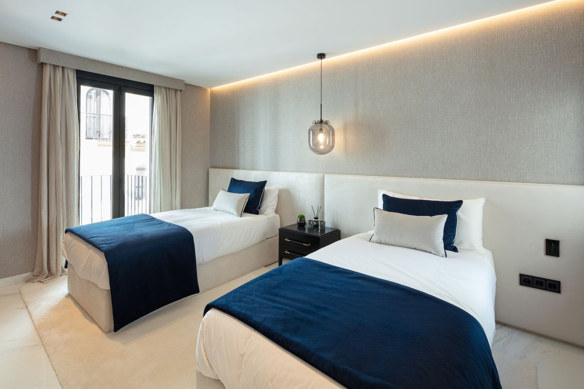 3 Bedroom Apartment in Marbella - Photo 18