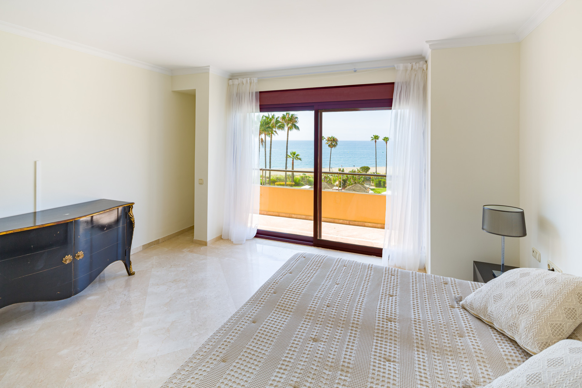 3 Bedroom Penthouse in Estepona - Photo 24