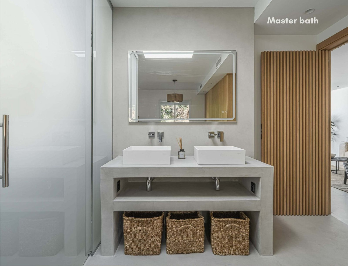 2 Bedroom Penthouse in Benahavís - Photo 19