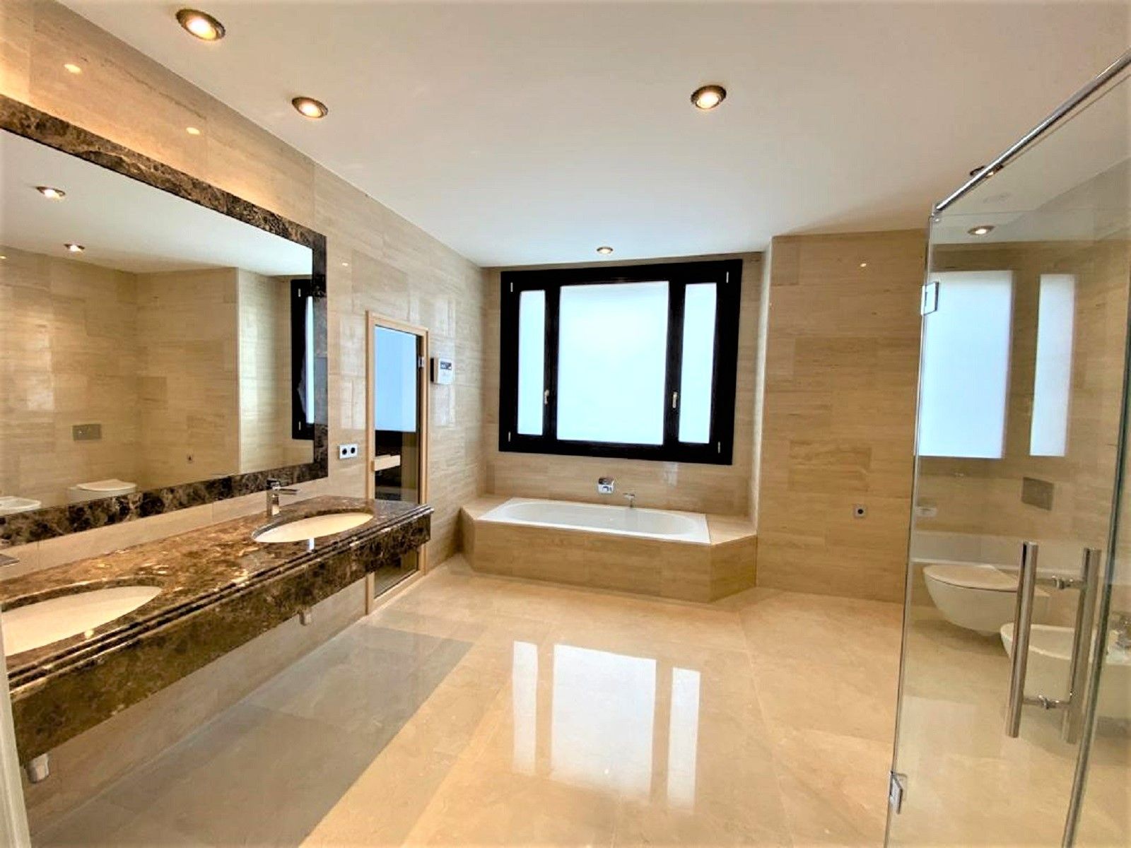 6 Bedroom Villa in Estepona - Фото 16