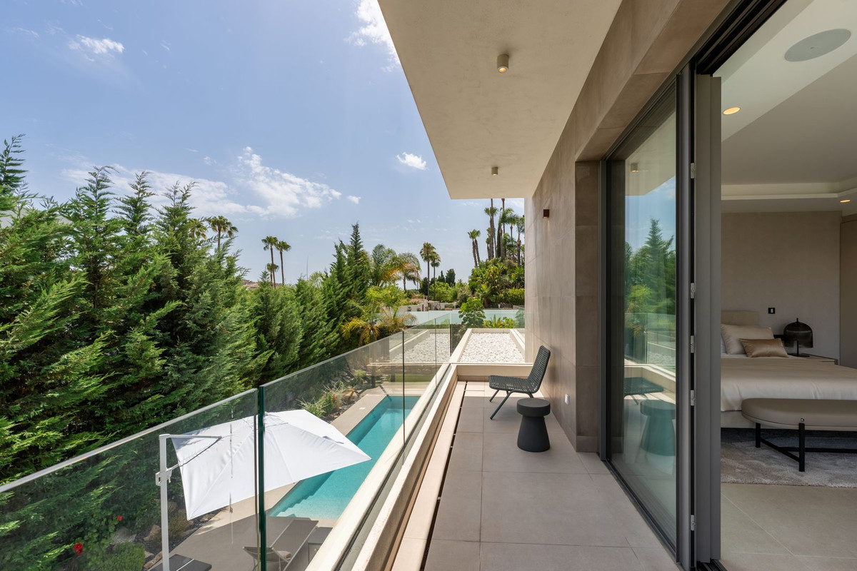 4 Bedroom Villa in Marbella - Photo 6