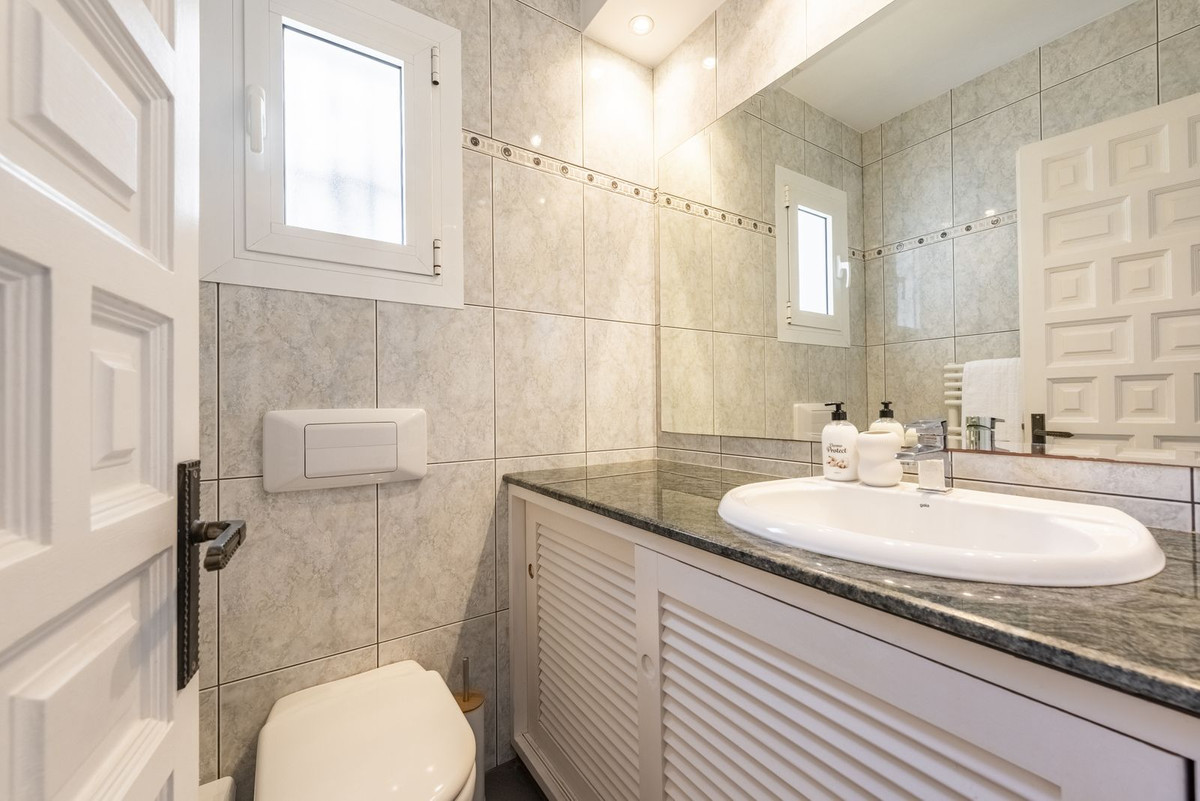 3 Bedroom Villa in Estepona - Photo 14