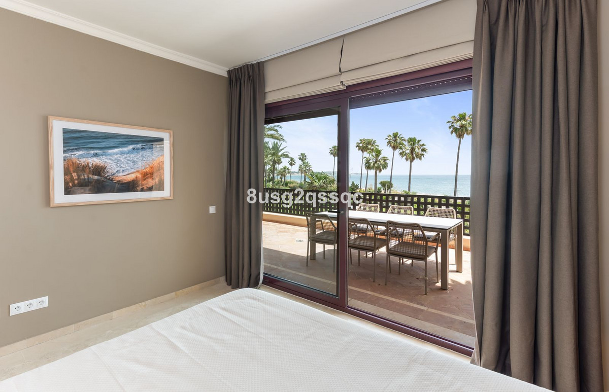 2 Bedroom Apartment in Estepona - Photo 11