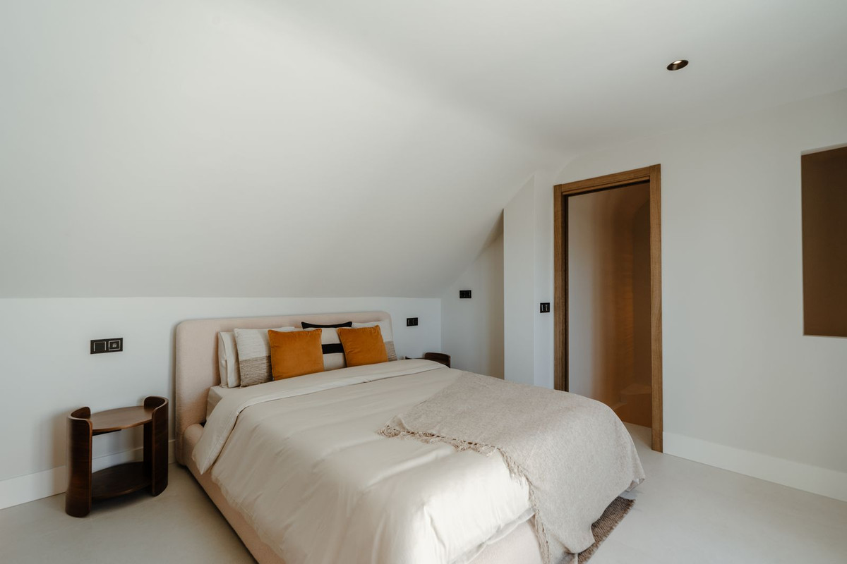 4 Bedroom Townhouse in San Pedro de Alcántara - Photo 41