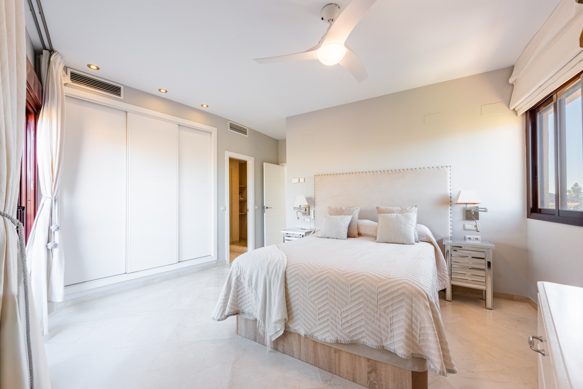 3 Bedroom Penthouse in Estepona - Photo 15