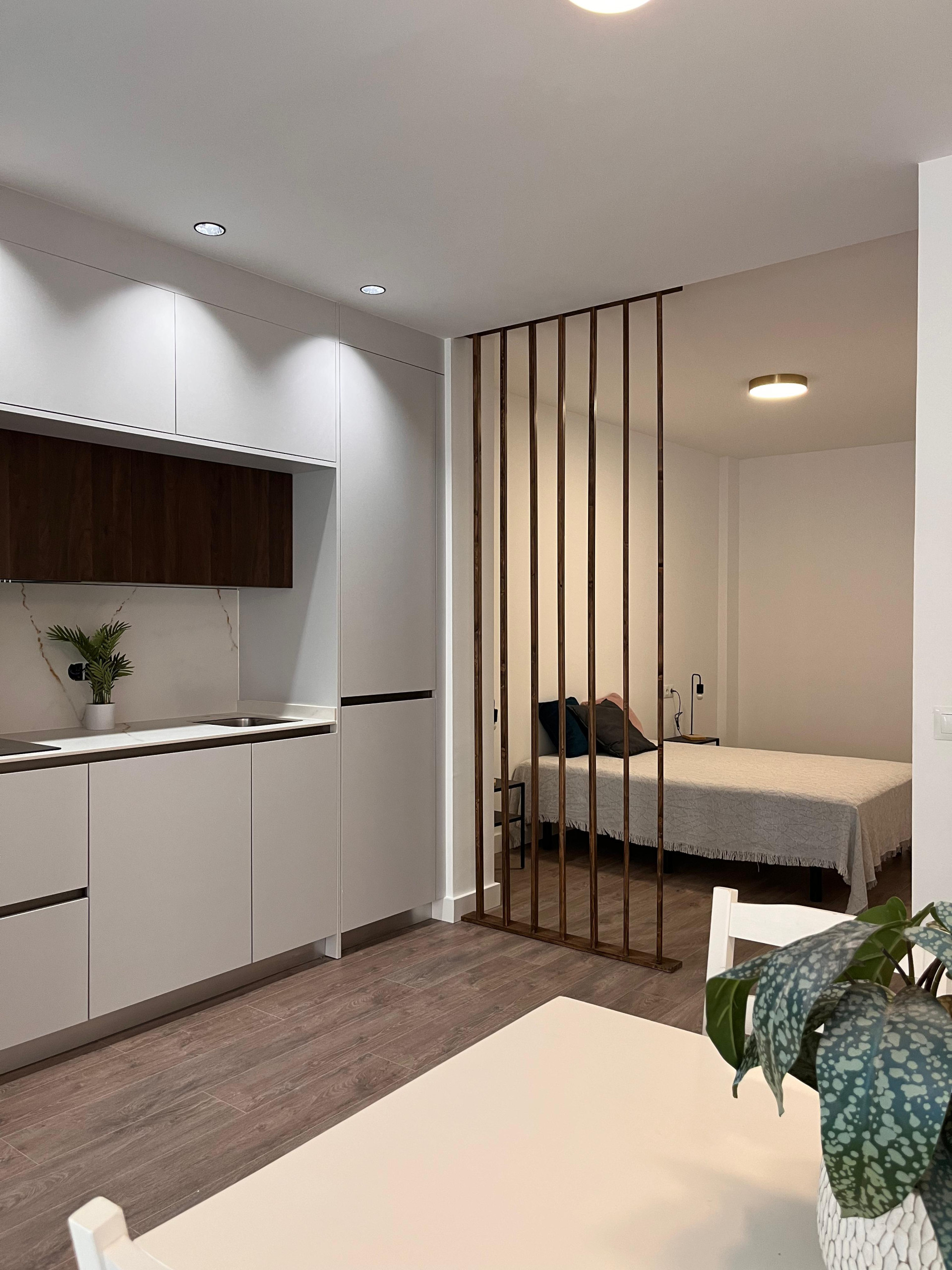 1 Bedroom Apartment in Málaga - Photo 3
