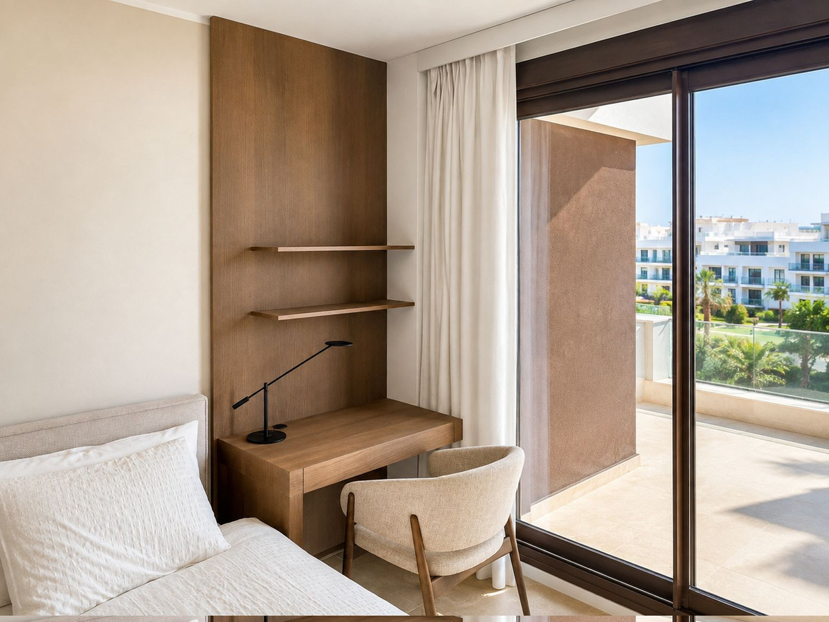 3 Bedroom Penthouse in Estepona - Photo 11