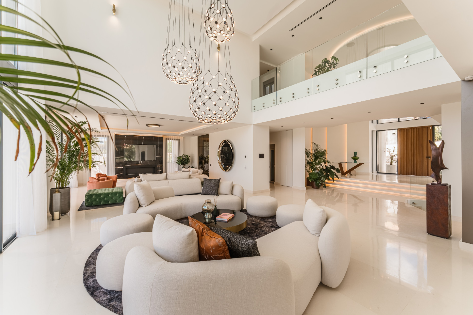 6 Bedroom Villa in Marbella - Photo 3
