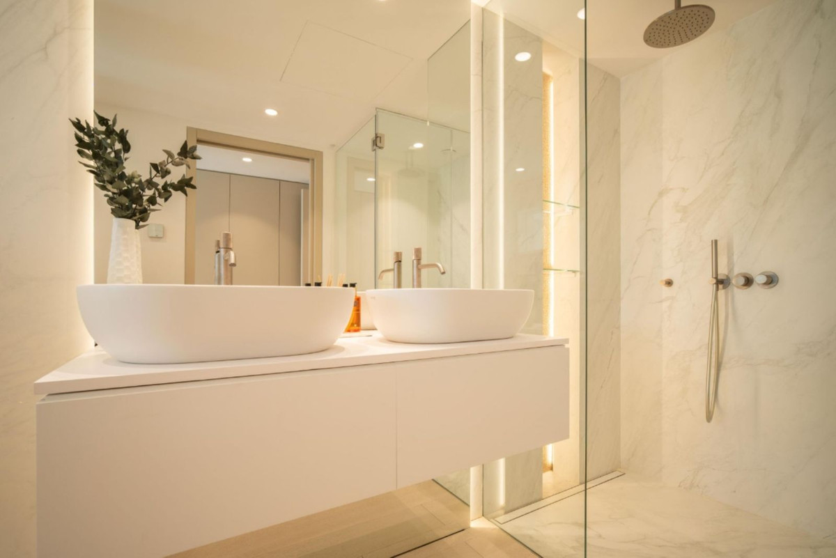 3 Bedroom Apartment in Marbella - Photo 6