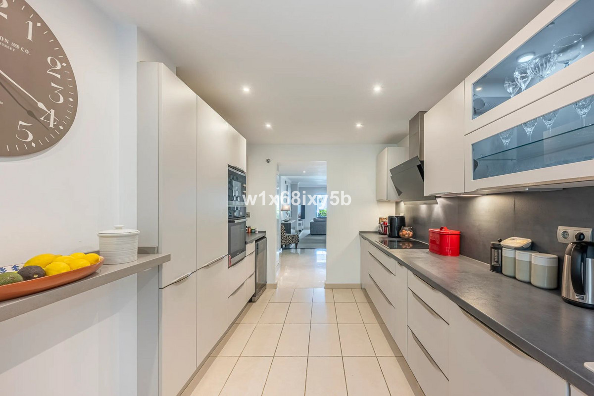 3 Bedroom Apartment in San Pedro de Alcántara - Photo 19