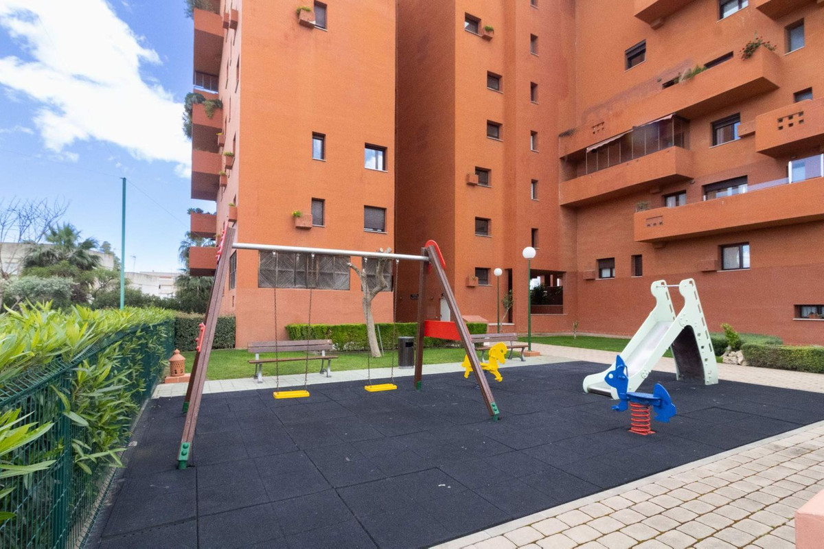 2 Bedroom Apartment in Estepona - Photo 12