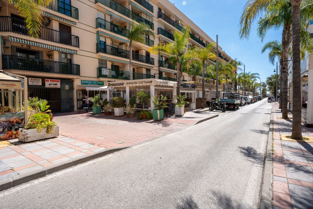 2 Bedroom Apartment in Fuengirola - Photo 31
