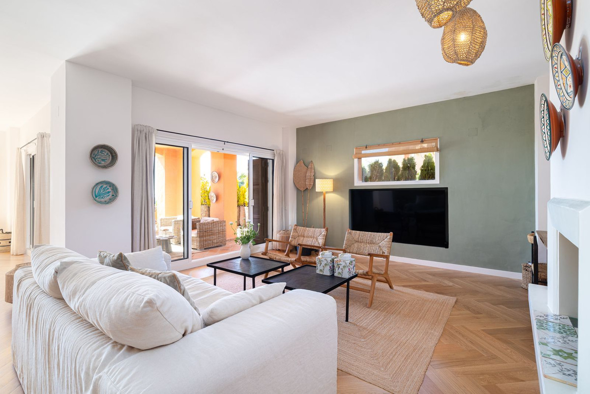 3 Bedroom Apartment in Marbella - Photo 5
