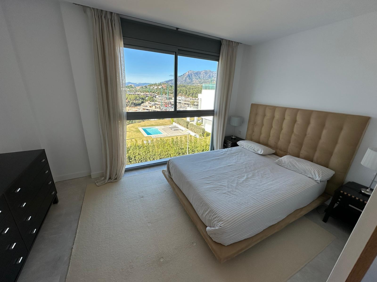 4 Bedroom Apartment in Marbella - Photo 18