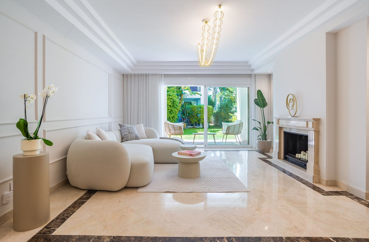 3 Bedroom Apartment in Marbella - Photo 5