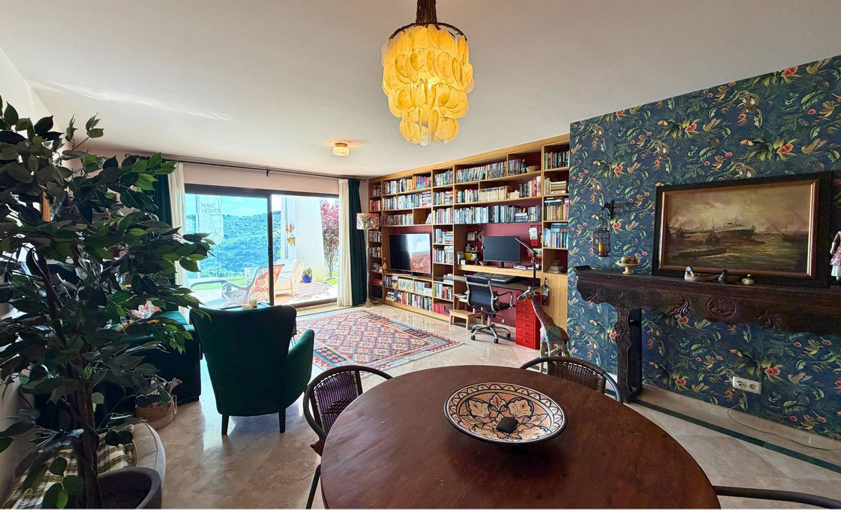 2 Bedroom Apartment in Casares - Photo 4