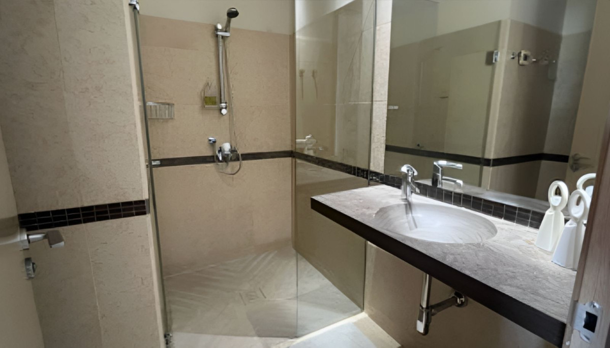 2 Bedroom Apartment in Marbella - Photo 16