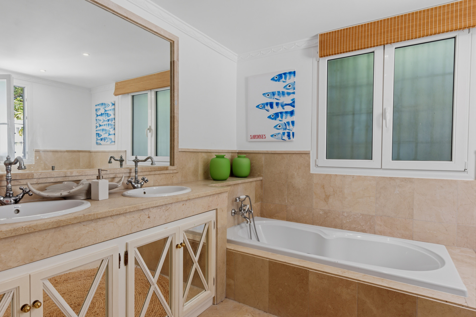7 Bedroom Villa in Estepona - Photo 18