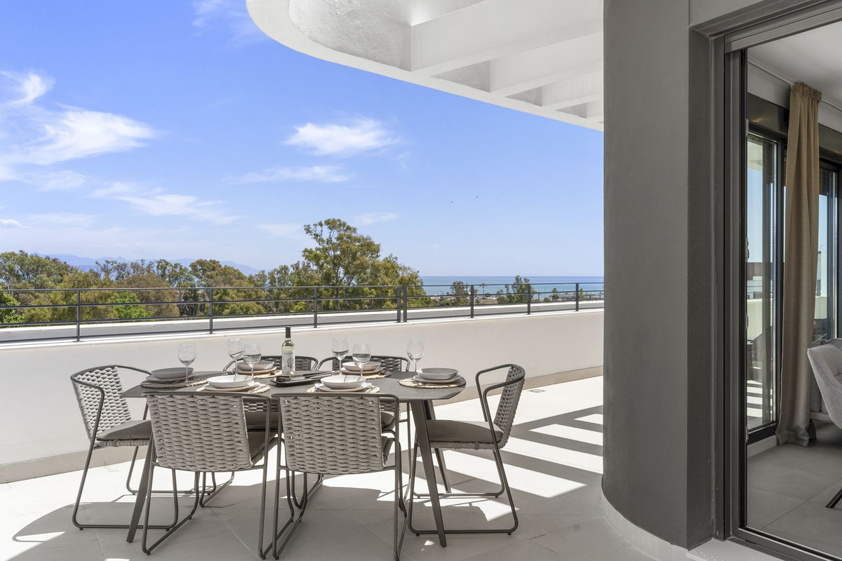 2 Bedroom Penthouse in Torremolinos - Photo 6