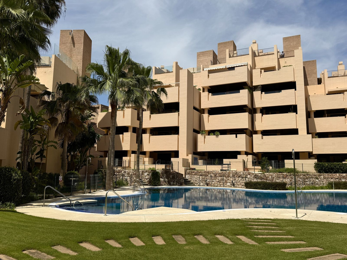 2 Bedroom Penthouse in Estepona - Photo 26