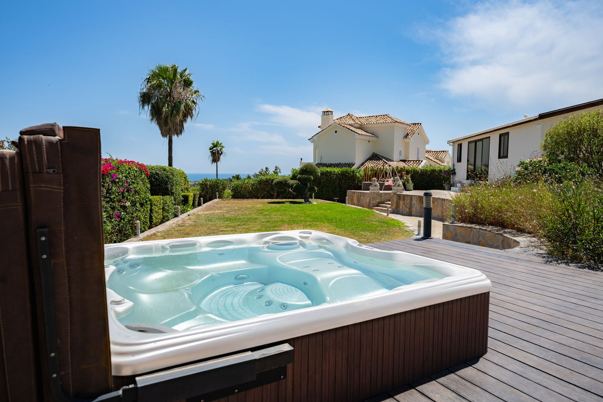 4 Bedroom Villa in Estepona - Photo 37