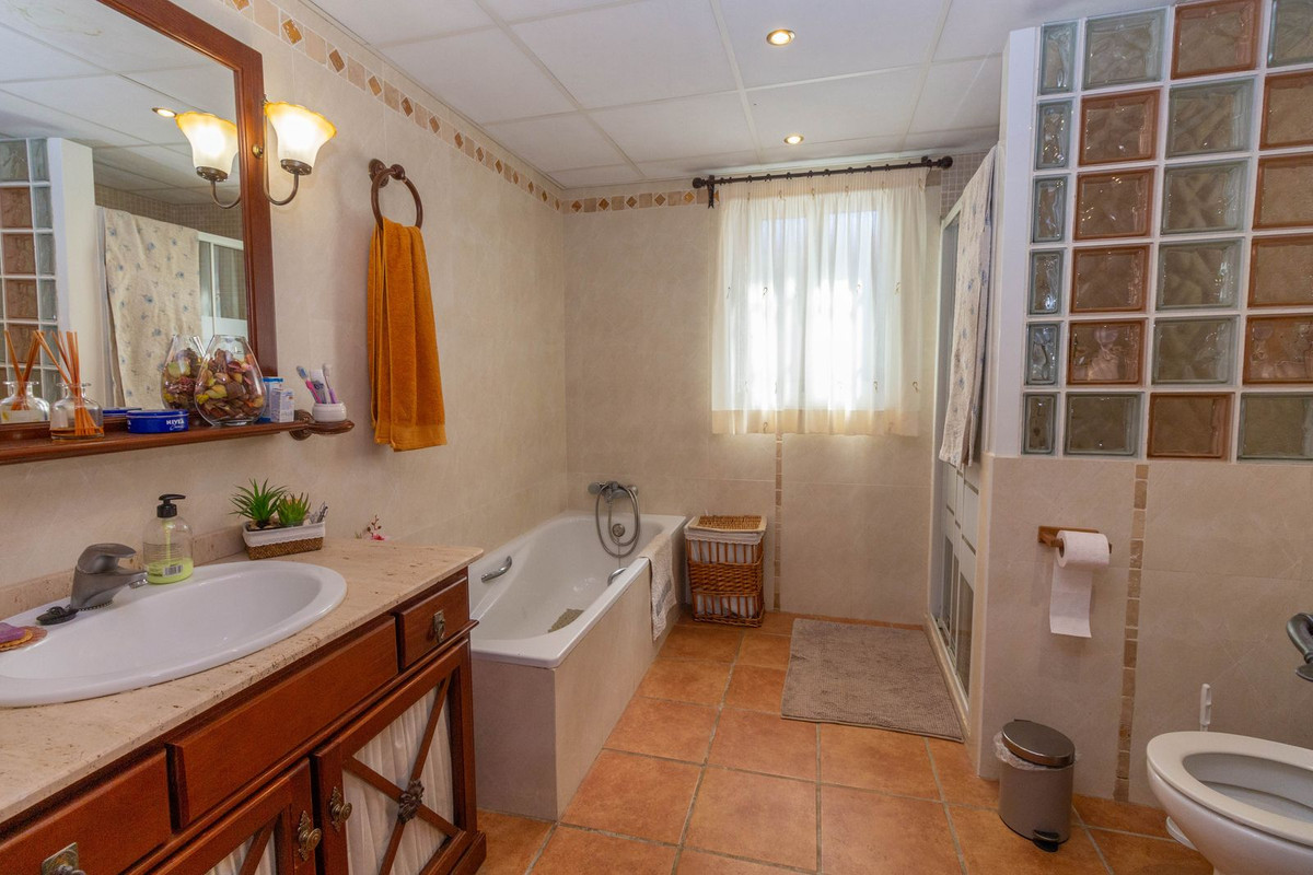 4 Bedroom Country house in Mijas - Фото 24