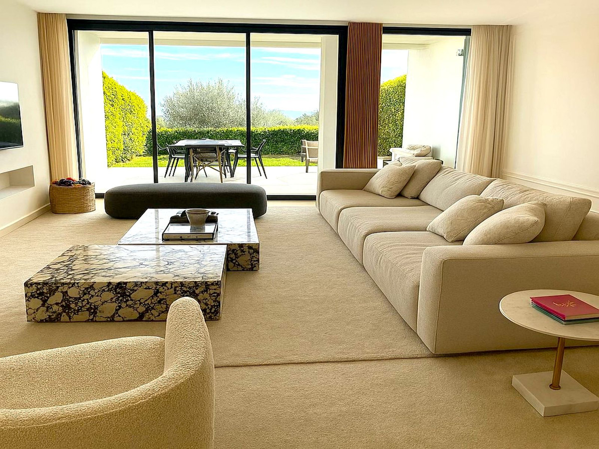 4 Bedroom Townhouse in Benahavís - Photo 3
