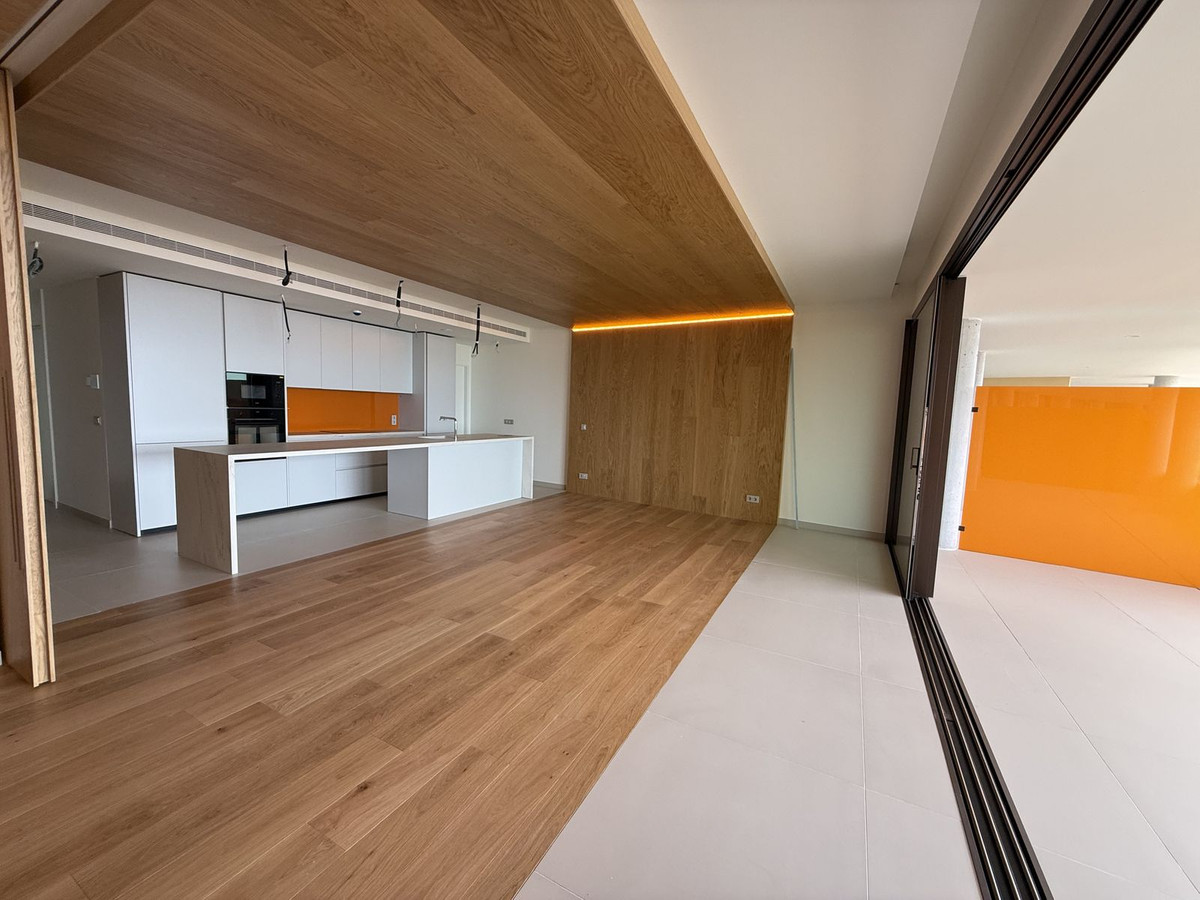 3 Bedroom Apartment in Benalmádena - Photo 3