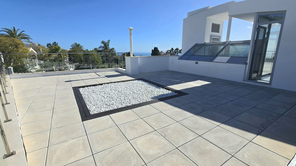 5 Bedroom Villa in Marbella - Photo 35