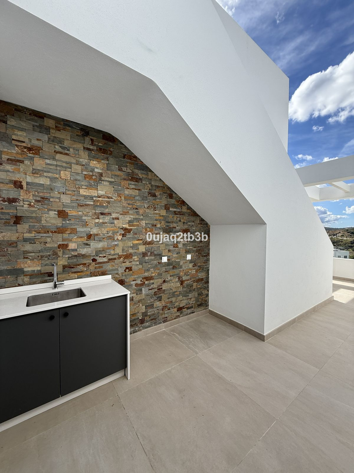 3 Bedroom Penthouse in Estepona - Photo 20