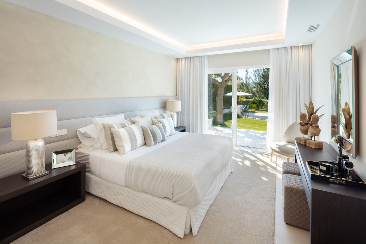 4 Bedroom Villa in Marbella - Photo 21