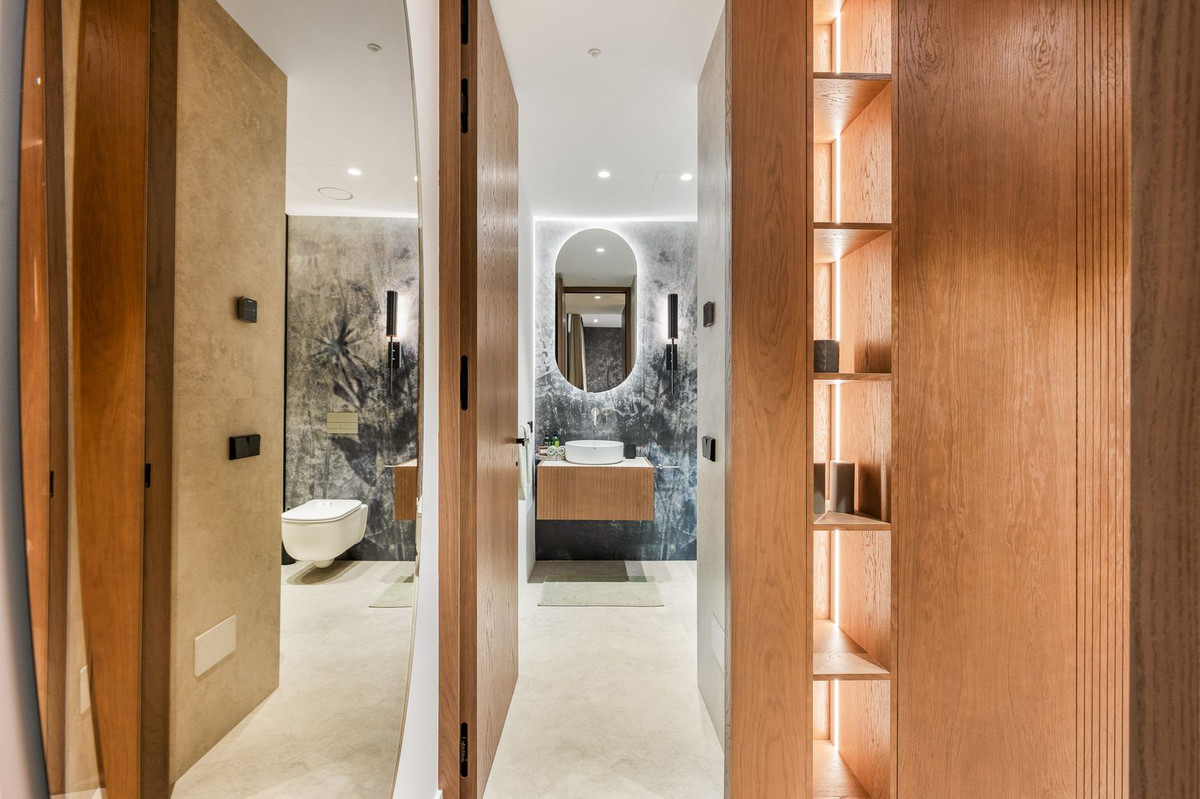 6 Bedroom Villa in Marbella - Photo 49